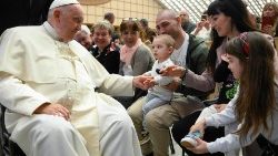 El Papa recibe en audiencia a los fieles de las parroquias de Rho. 