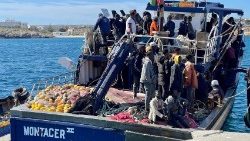 Flüchtlingsboot vor Lampedusa