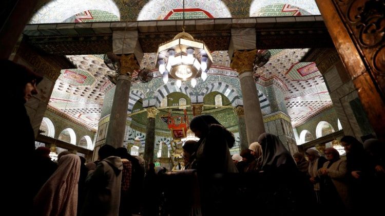 Un momento de oración en la Mezquita de Al-Aqsa en Jerusalén