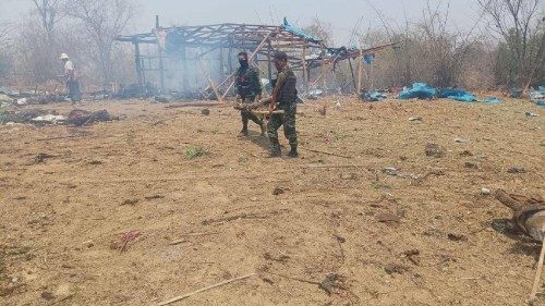 Mianmar, 100 mortos em ataque do exército: o drama da população