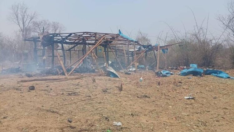 Zniszczenia w wiosce Pazigyi po ataku