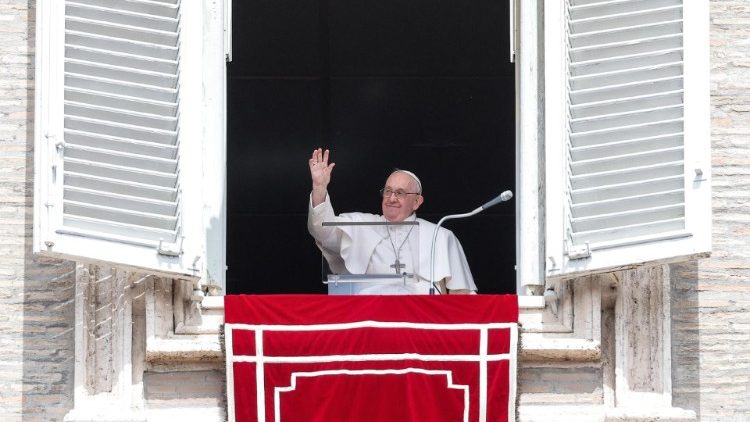 Папа Франциск на площади Святого Петра (23 апреля 2023 г.)