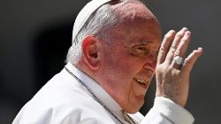 البابا يستقبل مجموعة من الشبان البولنديين المشاركين في رحلة حج إلى روما