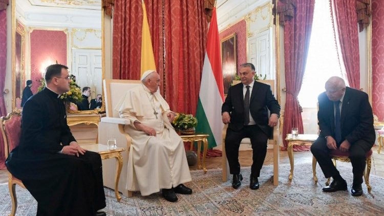 Папа Франциск на встрече с властями Венгрии (Будапешт, 28 апреля 2023 г.)