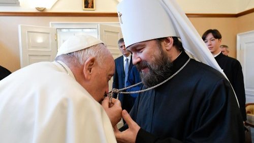 Pope meets with Metropolitan Hilarion in Budapest