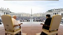 Papst Franziskus und Papst Tawadros II. bei einer Generalaudienz im Mai 2023