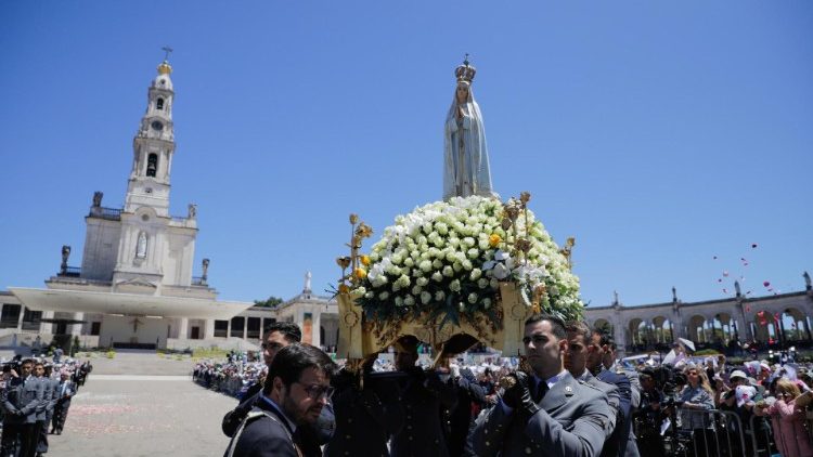 Švč. M. Marijos apsireiškimų atlaidų piligrimai Fatimoje (Portugalija)