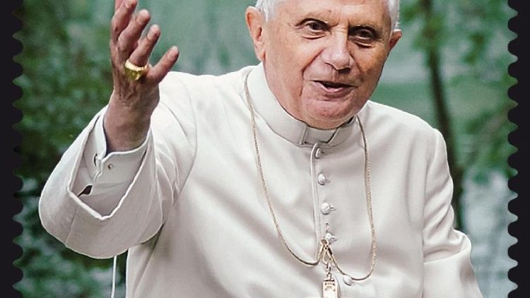 Francobollo italiano commemora Papa Benedetto XVI