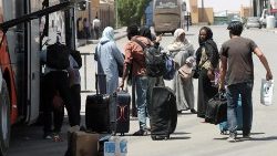 Personas que huyen del conflicto de Sudán llegan al sur de Egipto