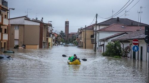 Nubifragio in Emilia Romagna, il Papa: impressionante disastro, prego per le vittime