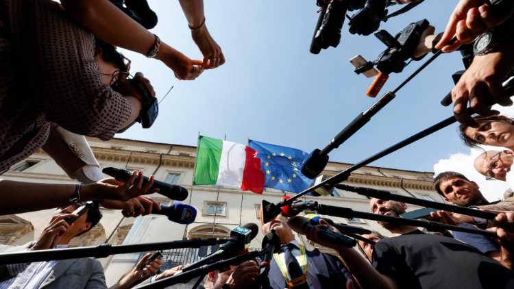 Italia: commenti sul decreto maltempo davanti a Palazzo Chigi