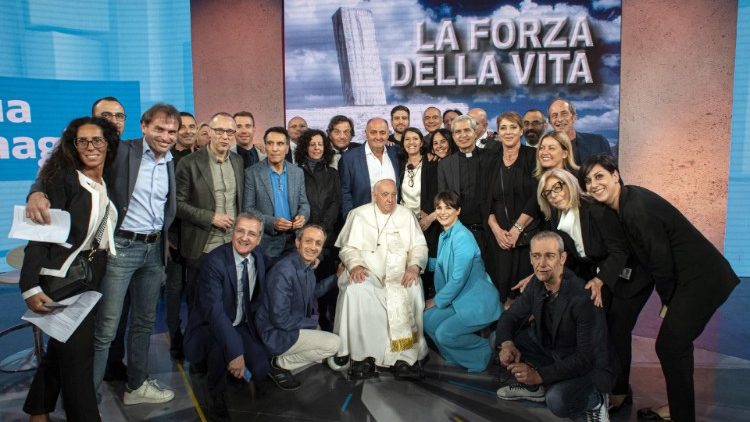 Le Pape François est invité dans un studio de télévision Cq5dam.thumbnail.cropped.750.422