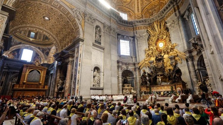 L'udienza del Papa con i pellegrini di Concesio e Sotto il Monte in Basilica vaticana