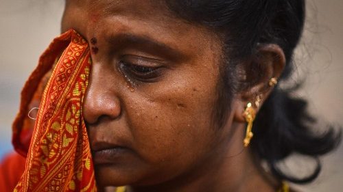 Papst betet für Opfer des Zugunglücks in Indien