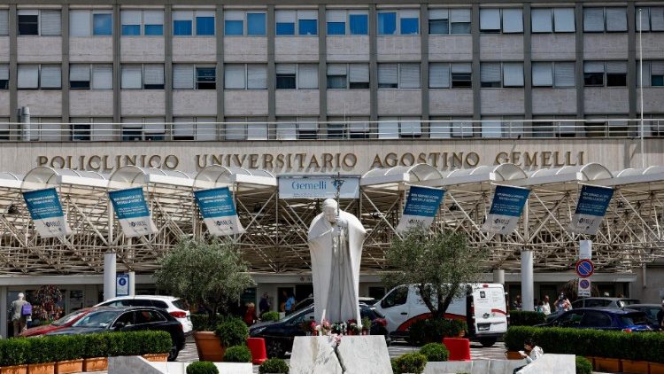 L’hôpital Gemelli de Rome où le Pape François a été admis pour des examens médicaux. 