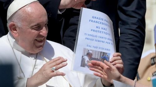 Le Pape poursuit son repos et remercie pour les messages de solidarité