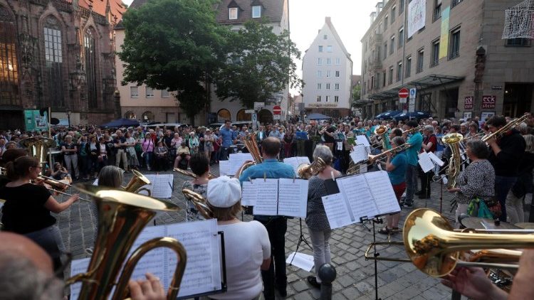 Der Evangelische Kirchentag findet dieses Jahr in Nürnberg statt, hier ein Moment nach der Eröffnungsmesse am Mittwoch.