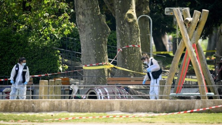 Katolicy we Francji modlą się za ofiary zamachu w Annecy