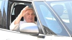 El Papa el día de su salida del Hospital Gemelli.