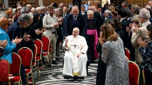 Папа: апостольское рвение – это также забота об отверженных