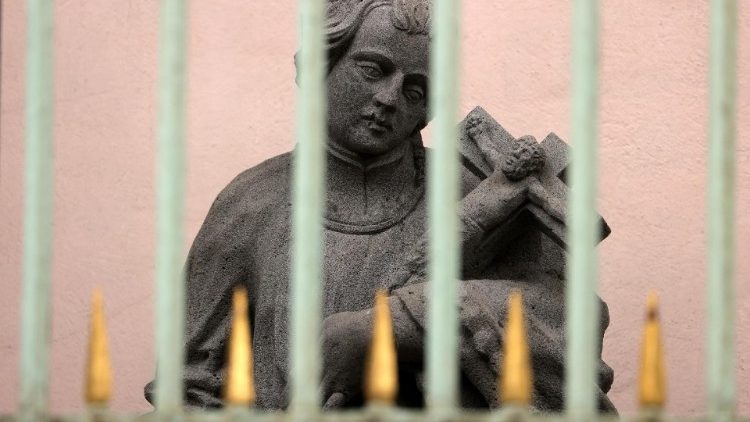 Statue vor dem Generalvikariat in Köln