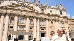 Il Papa torna a Piazza San Pietro dopo lo stop per il ricovero