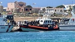 Migranten am Mittwoch bei der Ankunft in Lampedusa