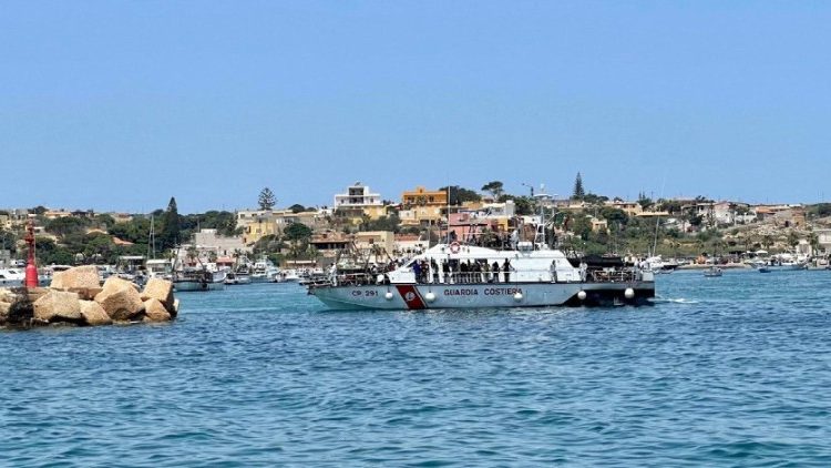  Lampedusa கடற்கரைப்பகுதி 