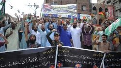 احتجاجات في باكستان على حرق نسخة من القرآن في السويد