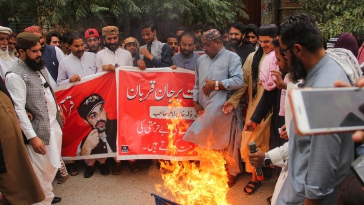 Protest w pakistańskiej Quetta przeciwko spaleniu Koranu w Szwecji