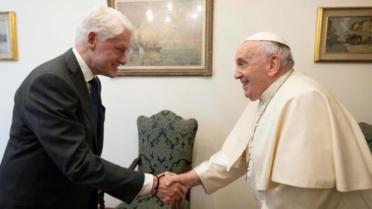 Popiežius Pranciškus ir buvęs JAV prezidentas B. Clintonas 