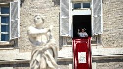 Papież Franciszek podczas modlitwy Anioł Pański, 9 lipca 2023