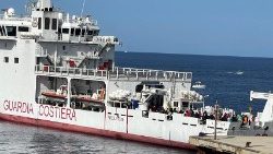 Lampedusa, oltre 2000 migranti nell'hotspot