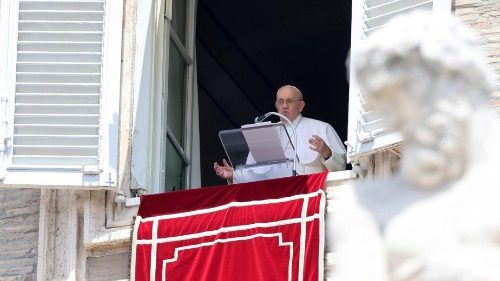 Il Papa: non stancarsi di seminare la Parola, anche se il mondo rema contro