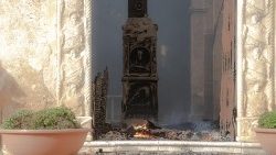 Vista interior do convento de Santa Maria di Gesù onde se conservam as relíquias de São Benedito o Mouro, danificadas pelos incêndios que ocorrem em Palermo, 25 de julho de 2023. ANSA/ FRANCESCO MILITELLO MIRTO