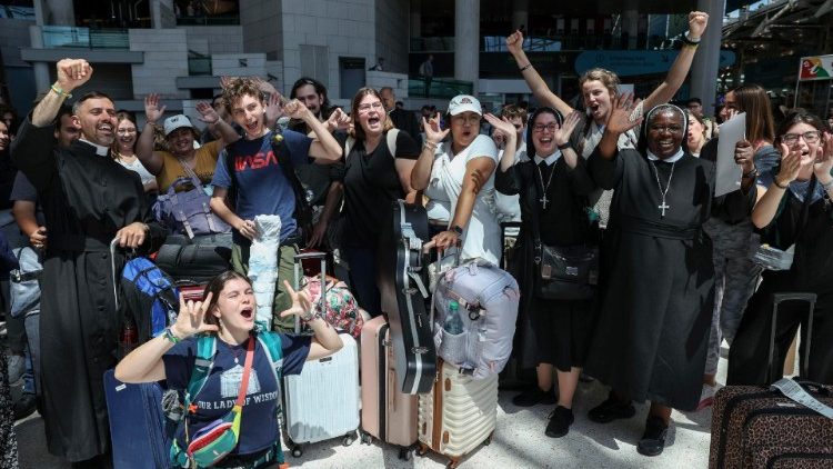WJT-Pilger bei ihrer Ankunft am Flughafen in Lissabon