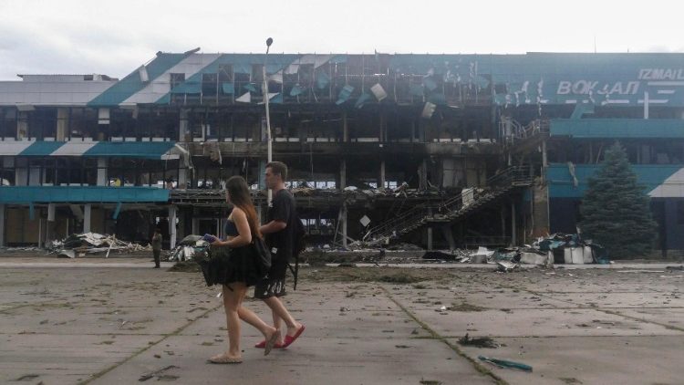 Efekty rosyjskiego ostrzały miejscowości Izmaił na południowej Ukrainie, 2 sierpnia 2023 r.