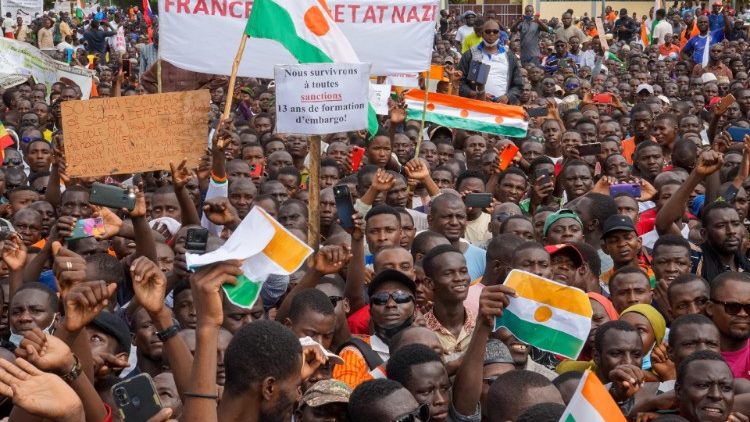 Pro-junta protesters in Niger rally against ECOWAS sanctions