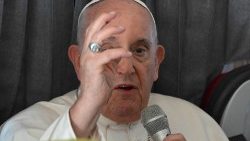 Paavin haastattelu paluulennolla Lissabonista Roomaan 