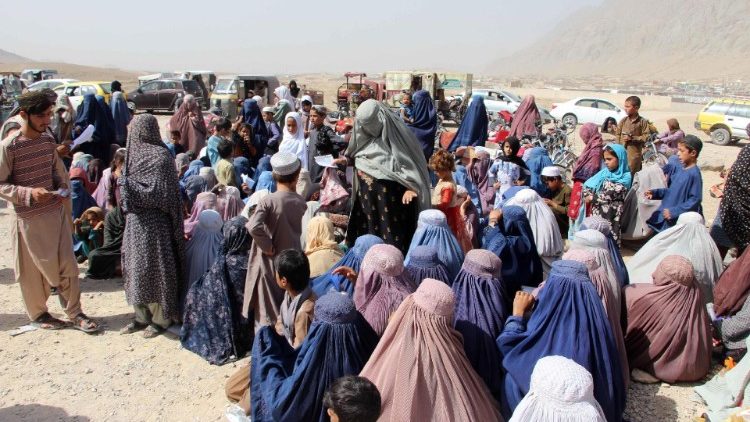 Food aid distribution in Afghanistan