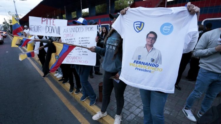 Supporters of assassinated presidential candidate Fernando Villavicencio ask for justisce
