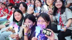 Pfadfinerinnen beim Schlusskonzert des 2023 World Scout Jamboree in Seoul