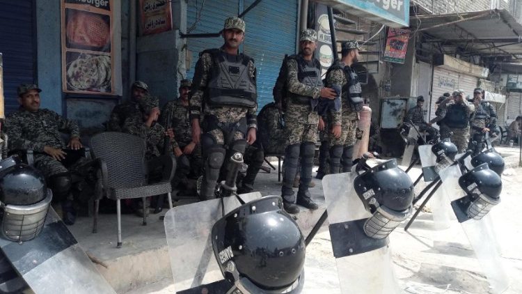 Sicherheitskräfte in Jaranwala, am Donnerstag