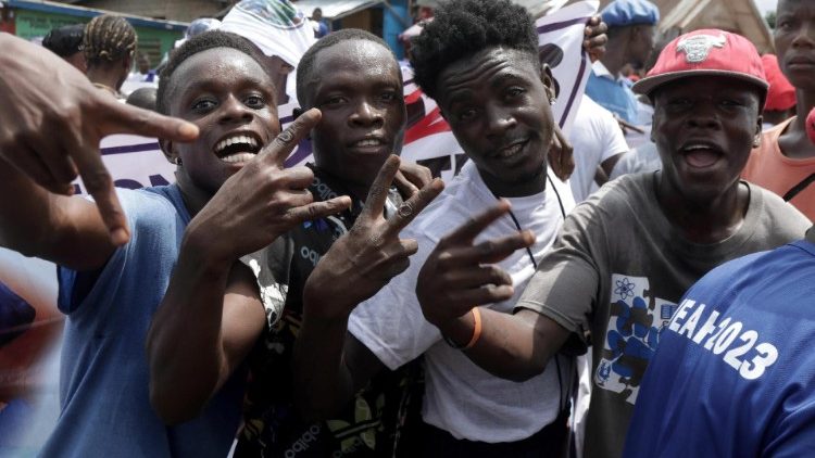 Liberyjczycy w trakcie kampanii wyborczej