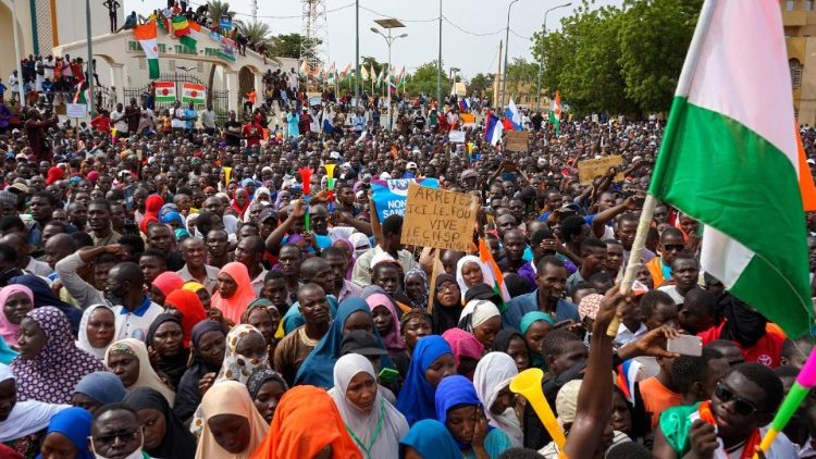 Manifestazione a Niamey in Niger a supporto dei militari  al potere 
