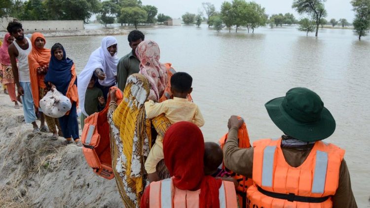 Rund 100.000 Menschen wurden bislang aus den überfluteten Gebieten in Punjab evakuiert