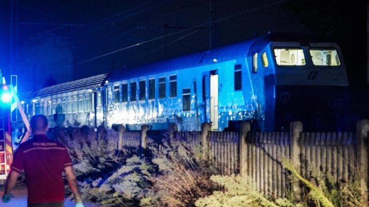 Cinque gli operai vittime dell'incidente ferroviario avvenuto questa notte nel Torinese 