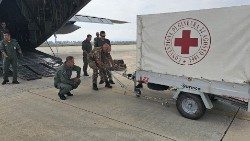Caminhão de ajuda humanitária a caminho da Líbia