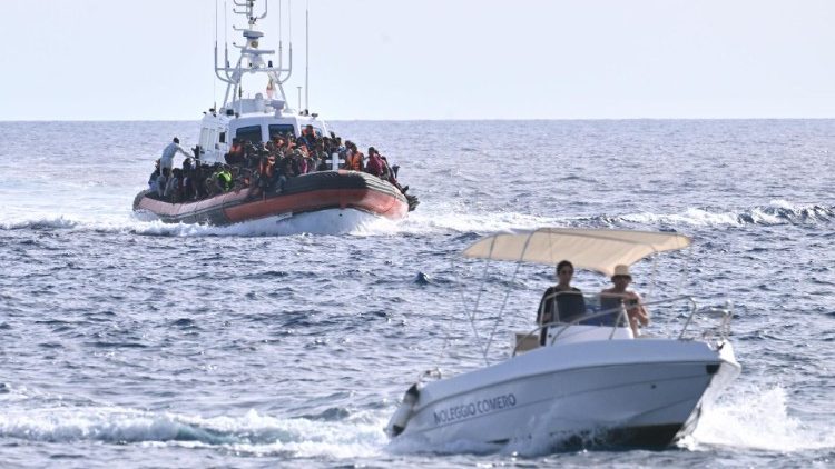 Bēgļi ceļā uz Itālijas krastiem