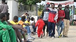 Migránsok az Olasz Vöröskereszt torinói befogadó központjában   